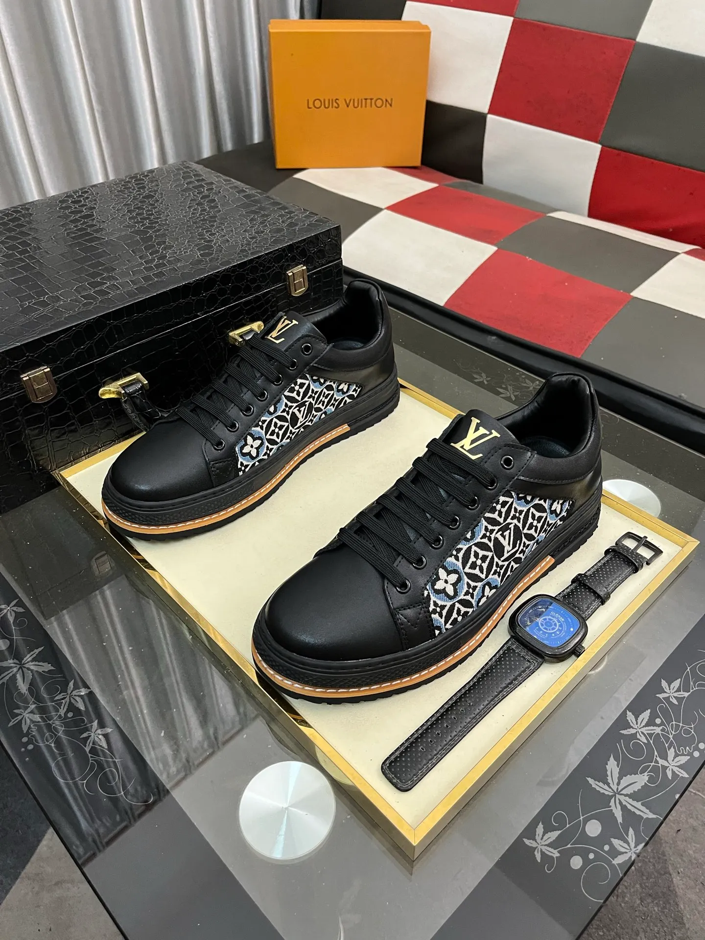 Men's shoes 💰420⌚️⌚️LV's new men's high-end casual sports shoes, using imported first-layer cowhide silk-screened brand lougou, original ultra-light TPU outsole, wear-resistant and comfortable, Monogram lougou embellished rubber outsole, breathable mesh lining, versatile classic style! Size: 38-442️⃣Colors available